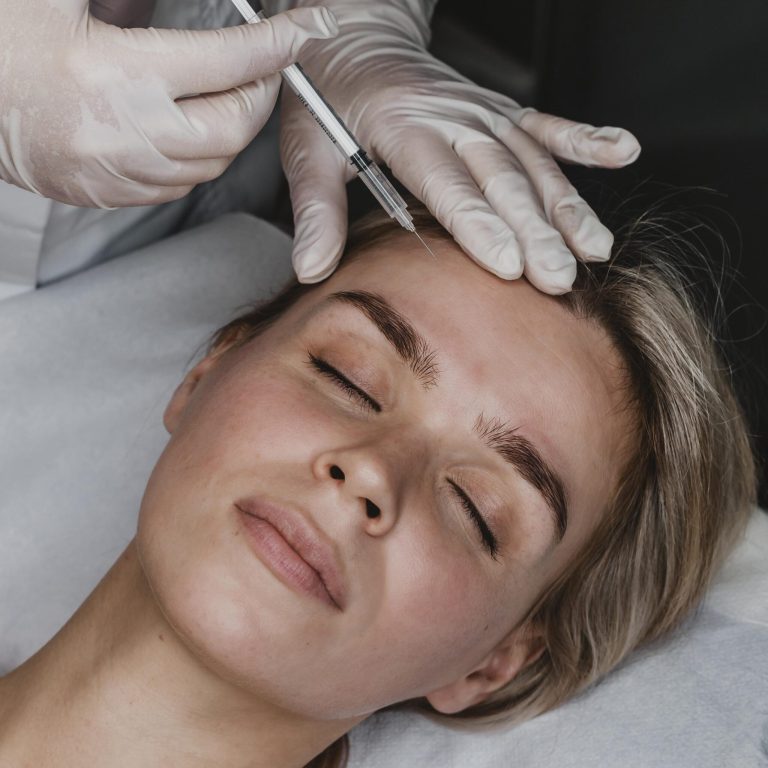 young-woman-getting-beauty-injection
